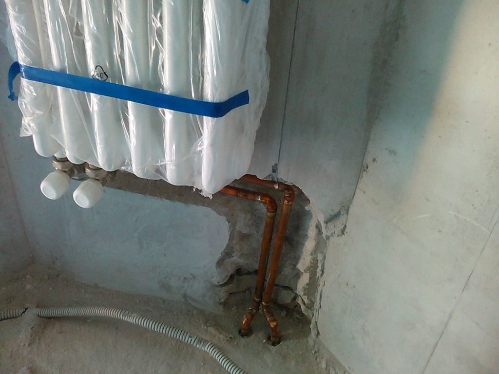 Трубы водоснабжения. Трубопровод отопления. Отопление с 57 трубы. Монтаж радиаторов отопления. Сантехника и отопление.